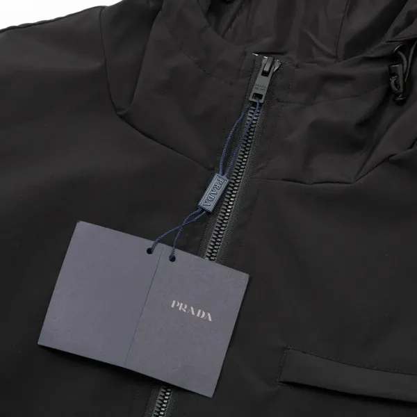 【PRADA  公式旗艦店】プラダ  ジャケット着 好評に付き再入荷 241224