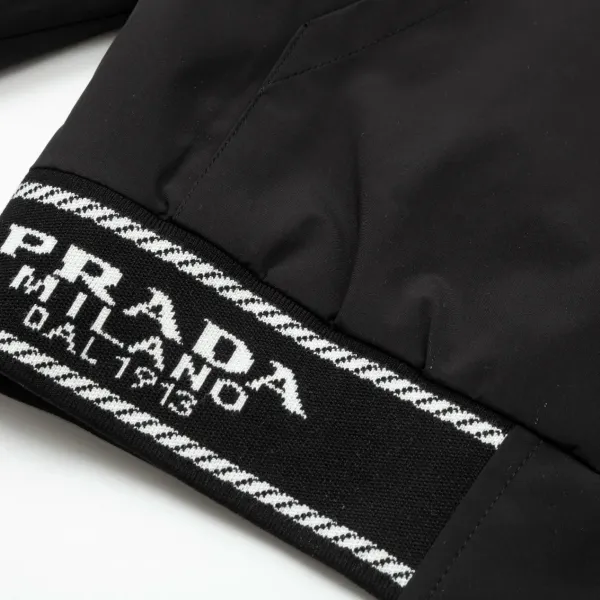 【PRADA  公式旗艦店】プラダ  ジャケット着 好評に付き再入荷 241224