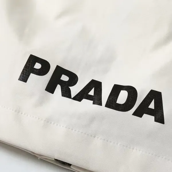 【PRADA  公式旗艦店】 プラダ  ジャケット着 ご好評に付き再入荷！241024
