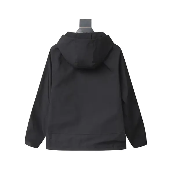 【PRADA  公式旗艦店】 プラダ  ジャケット着 ご好評に付き再入荷！241024