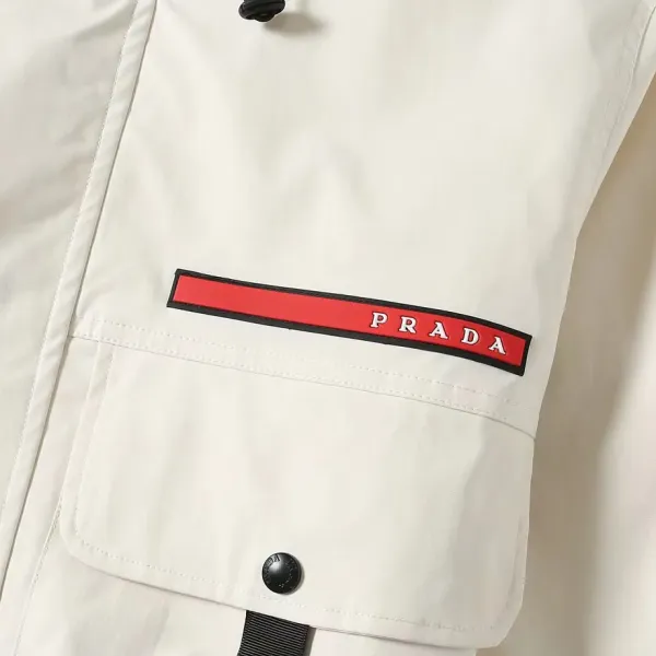 【PRADA 公式旗艦店】 プラダ ジャケット着 ご好評に付き再入荷!241024 【PRADA 公式旗艦店】 プラダ ジャケット着 ご好評に付き再入荷!241024