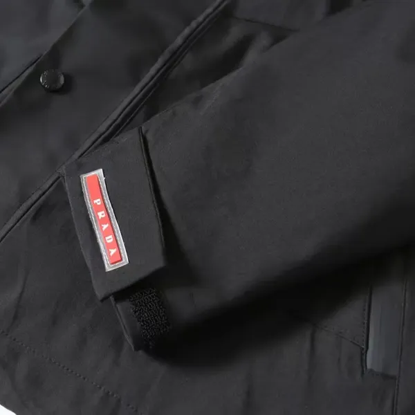 【PRADA  公式旗艦店】 プラダ  ジャケット着 ご好評に付き再入荷！241024