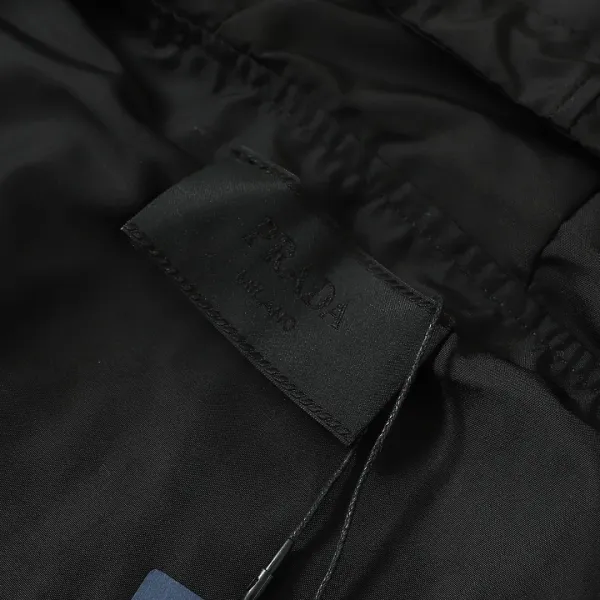 【PRADA  公式旗艦店】 プラダ  ジャケット着 ご好評に付き再入荷！241024