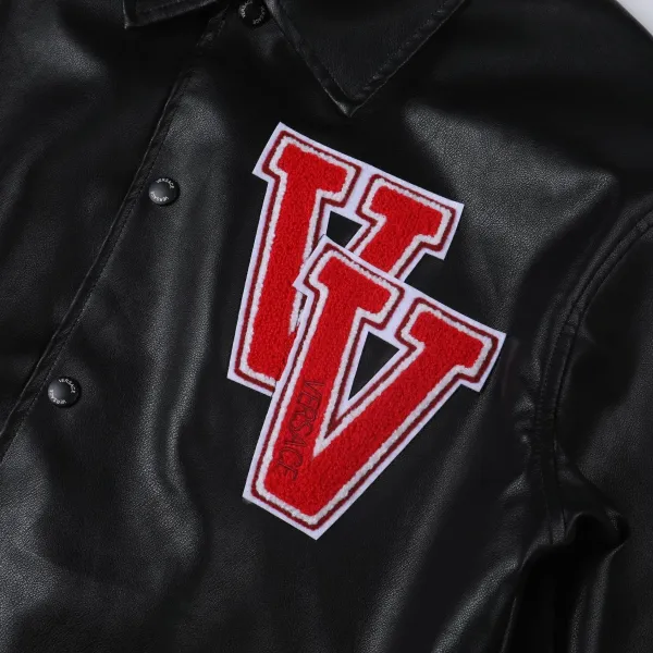 【VERSACE  公式旗艦店】ヴェルサーチ  ジャケット着 ご好評に付き再入荷！241024