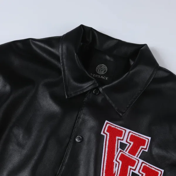【VERSACE  公式旗艦店】ヴェルサーチ  ジャケット着 ご好評に付き再入荷！241024
