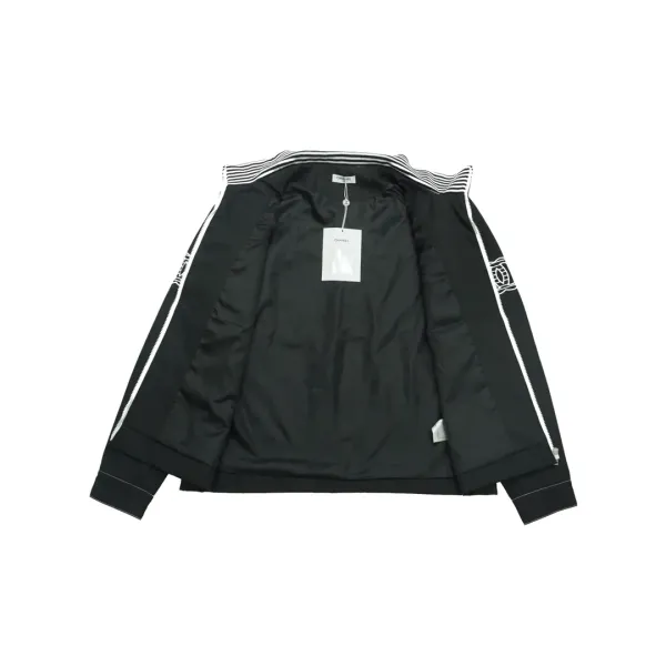【CHANEL  公式旗艦店】シャネル  ジャケット着好評に付き再入荷！