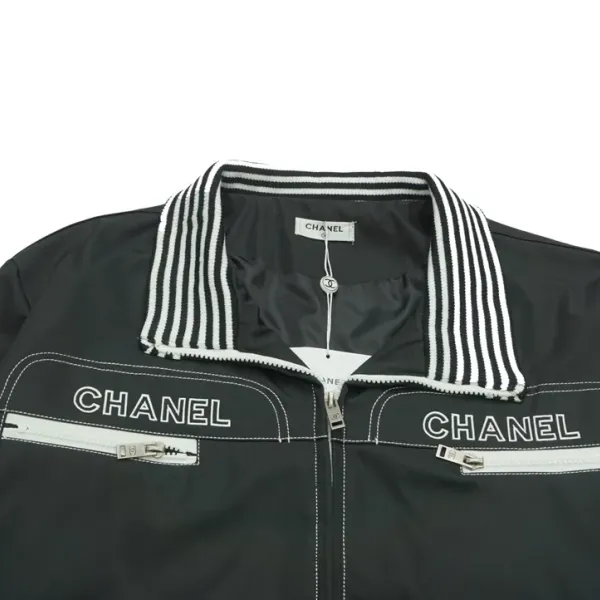 【CHANEL  公式旗艦店】シャネル  ジャケット着好評に付き再入荷！