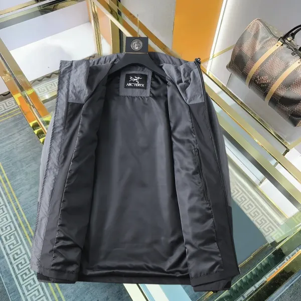 【ARCTERYX  公式旗艦店】アークテリクス  ジャケット着 ご好評に付き再入荷！250107