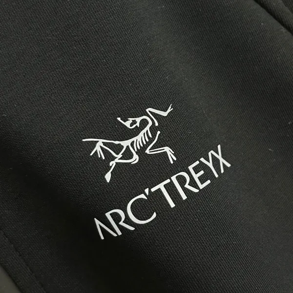 【ARCTERYX  公式旗艦店】アークテリクス  ジャケット着 ご好評に付き再入荷！250107