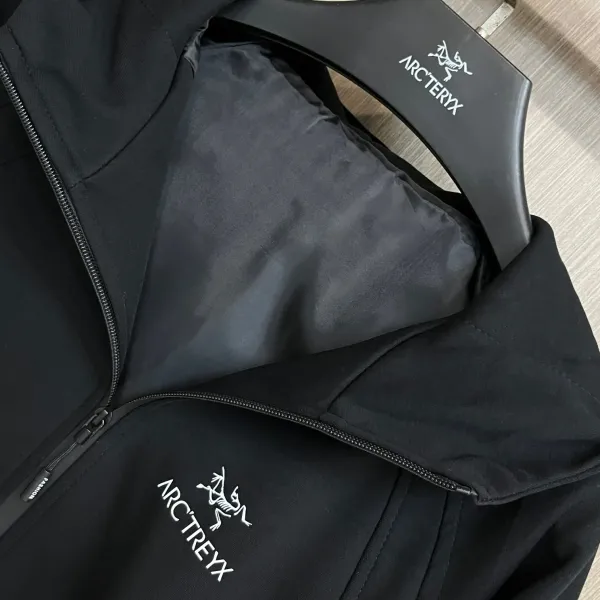 【ARCTERYX  公式旗艦店】アークテリクス  ジャケット着 ご好評に付き再入荷！250107