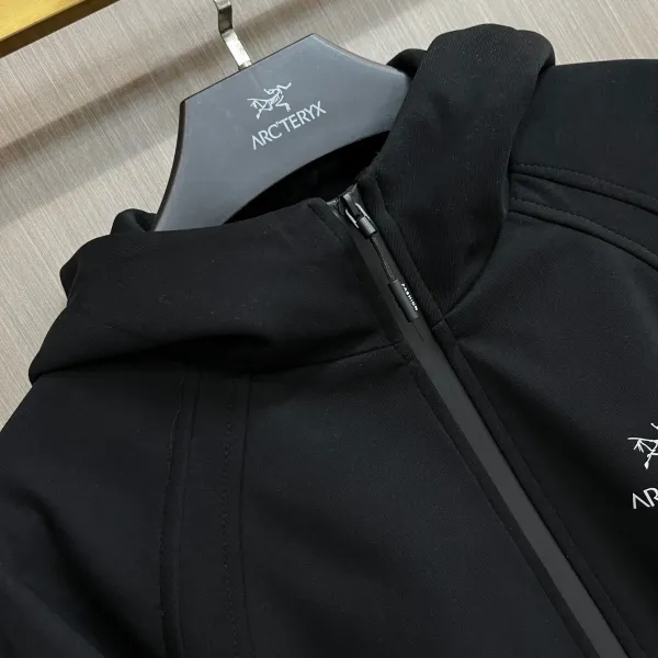 【ARCTERYX  公式旗艦店】アークテリクス  ジャケット着 ご好評に付き再入荷！250107