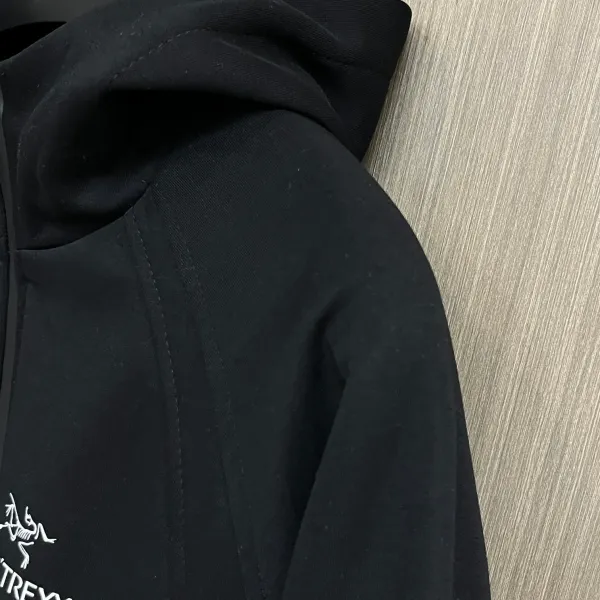 【ARCTERYX  公式旗艦店】アークテリクス  ジャケット着 ご好評に付き再入荷！250107