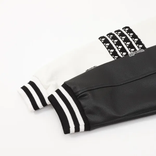 【ThomBrowne  公式旗艦店】トムブラウン  ジャケット着 好評に付き再入荷！250106