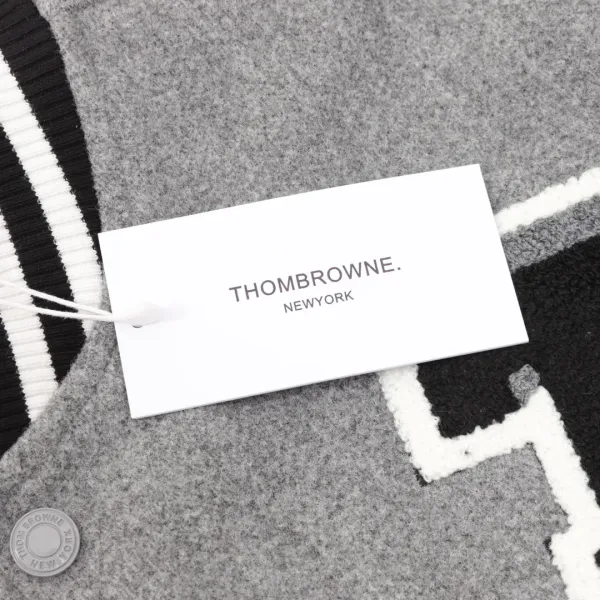 【ThomBrowne  公式旗艦店】トムブラウン  ジャケット着 好評に付き再入荷！250106
