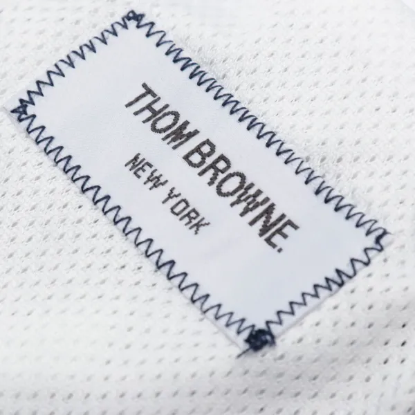 【ThomBrowne  公式旗艦店】トムブラウン  ジャケット着 好評に付き再入荷！250106