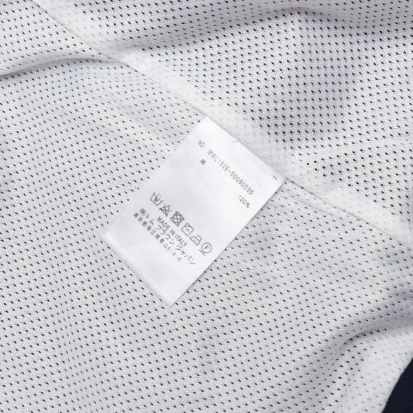 【ThomBrowne  公式旗艦店】トムブラウン  ジャケット着 好評に付き再入荷！250106