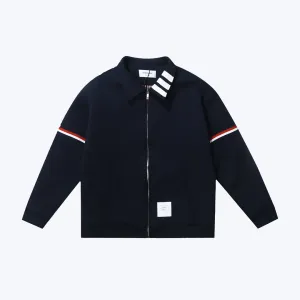 【ThomBrowne  公式旗艦店】トムブラウン  ジャケット着 好評に付き再入荷！250106