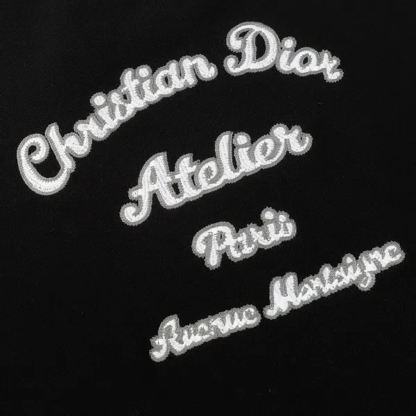 【DIOR 公式旗艦店】ディオール  セーター好評に付き再入荷！ 241031