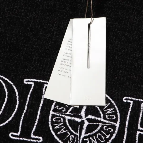 【DIOR  公式旗艦店】ディオール  セーター好評に付き再入荷！ 241031