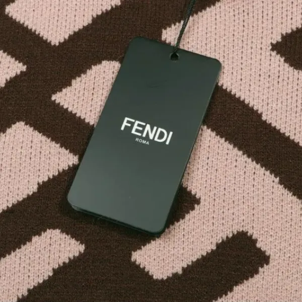 【FENDI  公式旗艦店】フェンディ  セーター好評に付き再入荷！250109