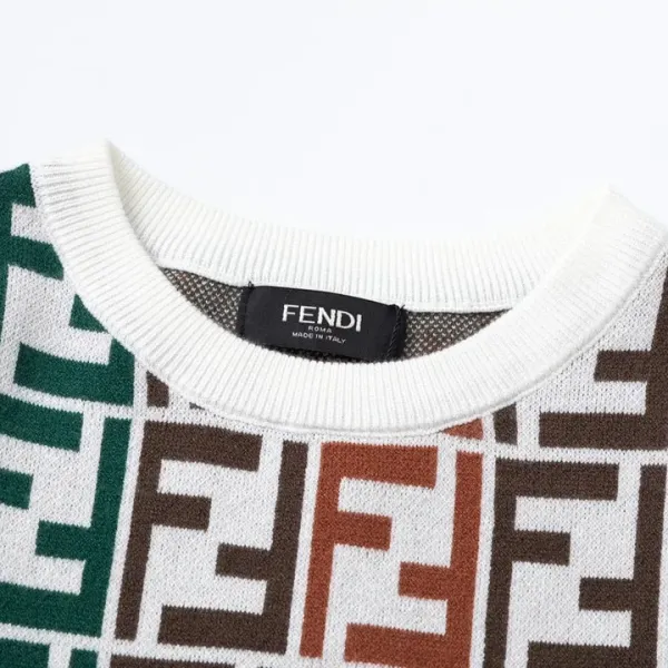 【FENDI   公式旗艦店】フェンディ セーター好評に付き再入荷！ 241101