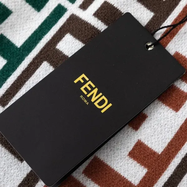 【FENDI   公式旗艦店】フェンディ セーター好評に付き再入荷！ 241101