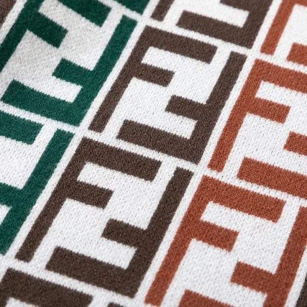 【FENDI   公式旗艦店】フェンディ セーター好評に付き再入荷！ 241101