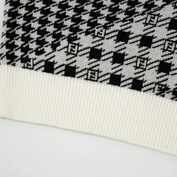 【FENDI  公式旗艦店】フェンディ セーター好評に付き再入荷！ 241101