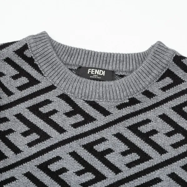 【FENDI 公式旗艦店】フェンディ   セーター好評に付き再入荷！ 240929