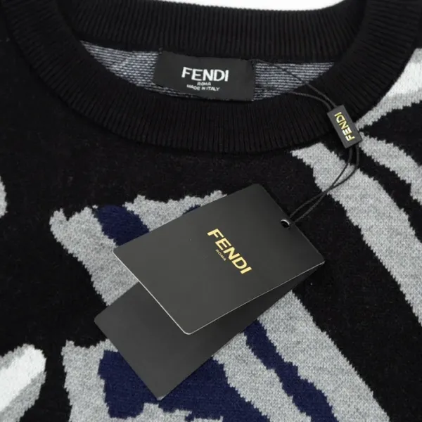 【FENDI 公式旗艦店】フェンディ   セーター好評に付き再入荷！ 240929