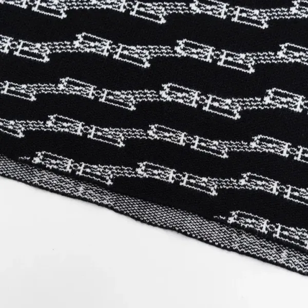 【BALENCIAGA  公式旗艦店】バレンシアガ   セーター好評に付き再入荷！ 250109