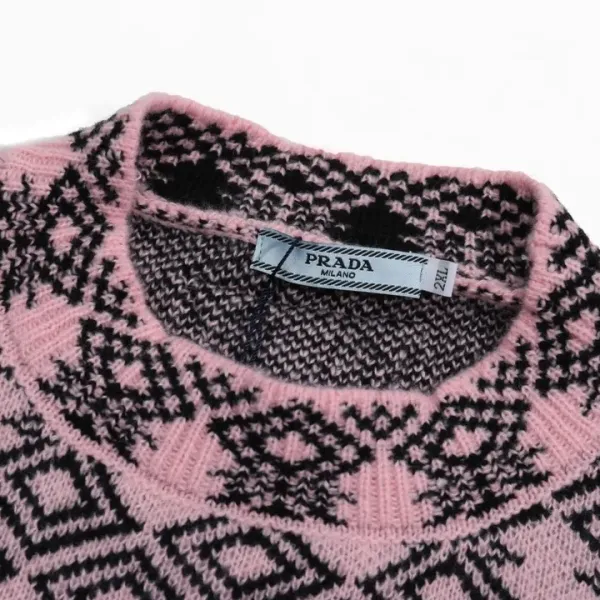 【PRADA 公式旗艦店】プラダ セーター好評に付き再入荷! 241031 【PRADA 公式旗艦店】プラダ セーター好評に付き再入荷! 241031