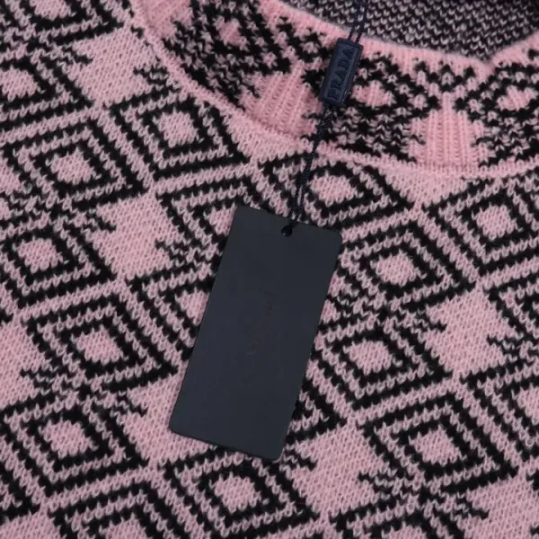 【PRADA 公式旗艦店】プラダ セーター好評に付き再入荷! 241031 【PRADA 公式旗艦店】プラダ セーター好評に付き再入荷! 241031