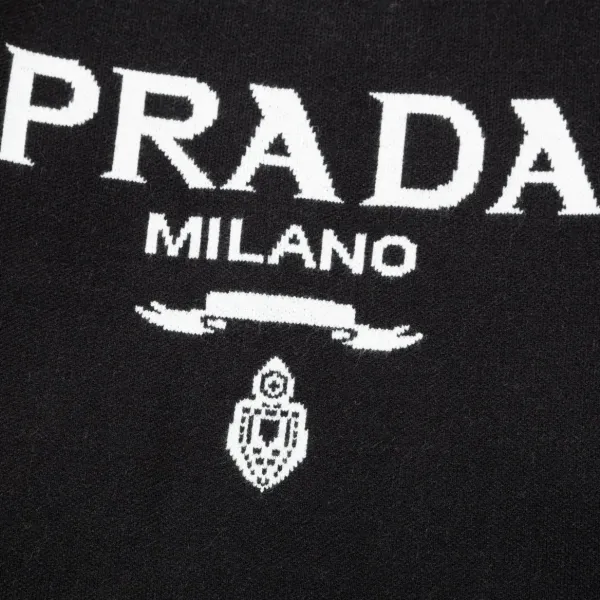 【PRADA 公式旗艦店】プラダ  セーター好評に付き再入荷！ 240930
