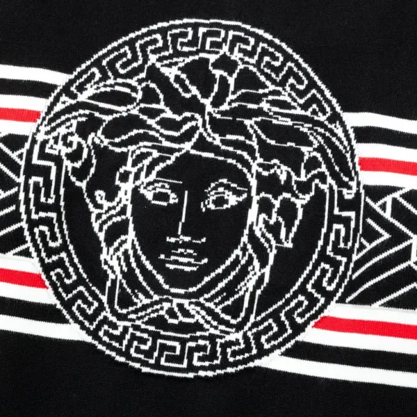 【VERSACE  公式旗艦店】ヴェルサーチ  セーター好評に付き再入荷！ 240930