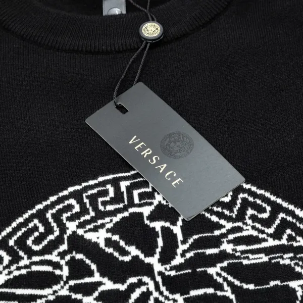 【VERSACE  公式旗艦店】ヴェルサーチ  セーター好評に付き再入荷！ 240930