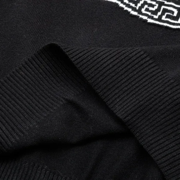 【VERSACE  公式旗艦店】ヴェルサーチ  セーター好評に付き再入荷！ 240930