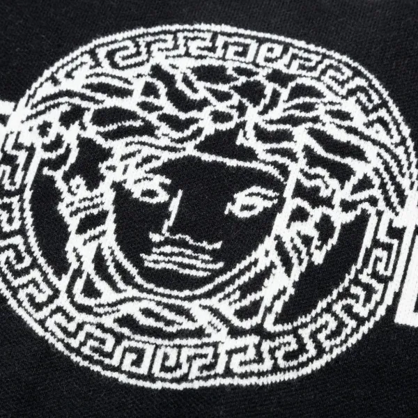 【VERSACE  公式旗艦店】ヴェルサーチ  セーター好評に付き再入荷！ 240930