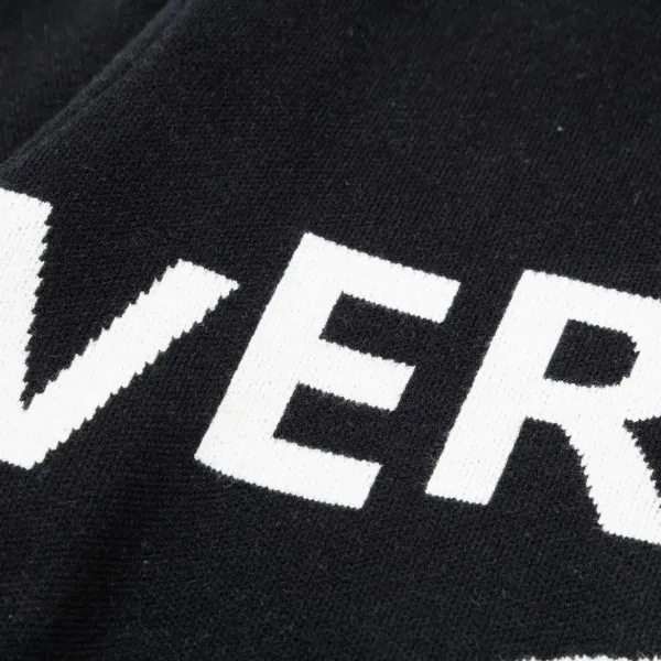 【VERSACE  公式旗艦店】ヴェルサーチ  セーター好評に付き再入荷！ 240930