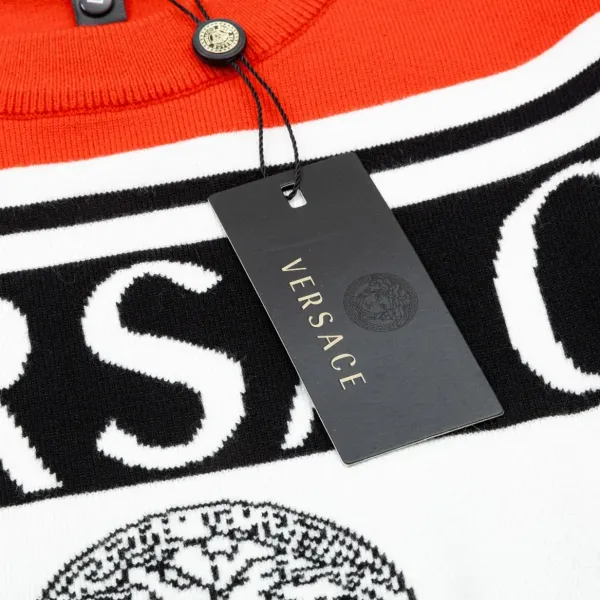 【VERSACE  公式旗艦店】ヴェルサーチ  セーター好評に付き再入荷！ 240930