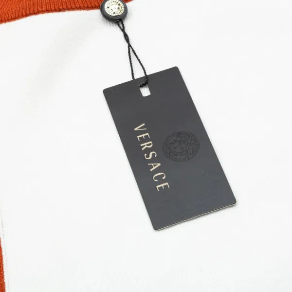 【VERSACE  公式旗艦店】ヴェルサーチ  セーター好評に付き再入荷！ 240930