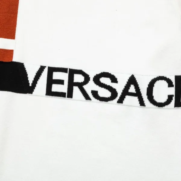 【VERSACE  公式旗艦店】ヴェルサーチ  セーター好評に付き再入荷！ 240930