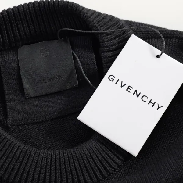 【GIVENCHY  公式旗艦店】ジバンシー  セーター好評に付き再入荷！241231