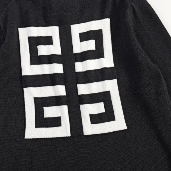 【GIVENCHY  公式旗艦店】ジバンシー  セーター好評に付き再入荷！241231
