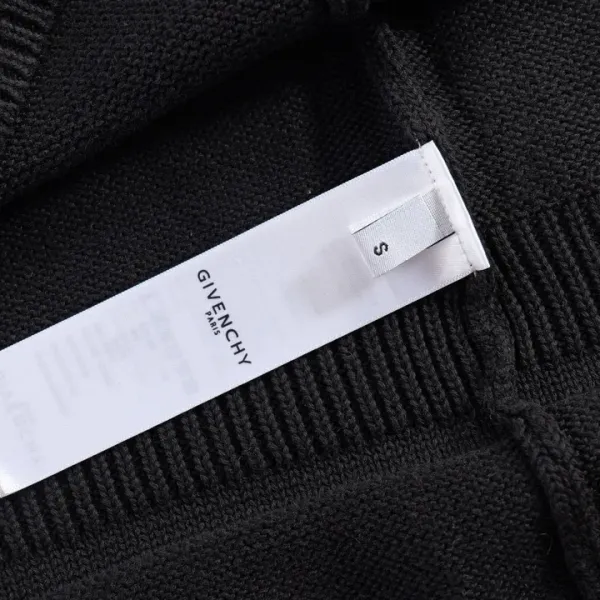 【GIVENCHY  公式旗艦店】ジバンシー  セーター好評に付き再入荷！241231