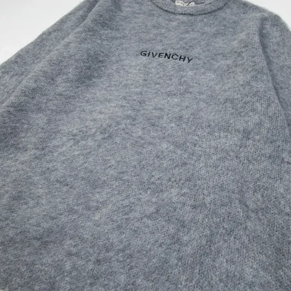 【GIVENCHY   公式旗艦店】ジバンシー  セーター好評に付き再入荷！ 241128