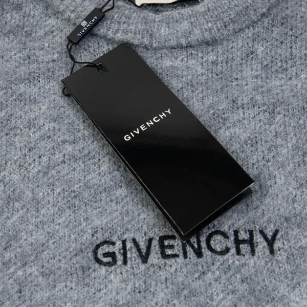 【GIVENCHY   公式旗艦店】ジバンシー  セーター好評に付き再入荷！ 241128