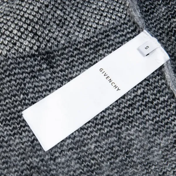 【GIVENCHY   公式旗艦店】ジバンシー  セーター好評に付き再入荷！ 241128