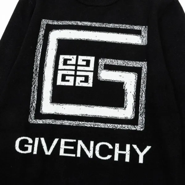 【GIVENCHY  公式旗艦店】ジバンシー  セーター好評に付き再入荷！ 240930