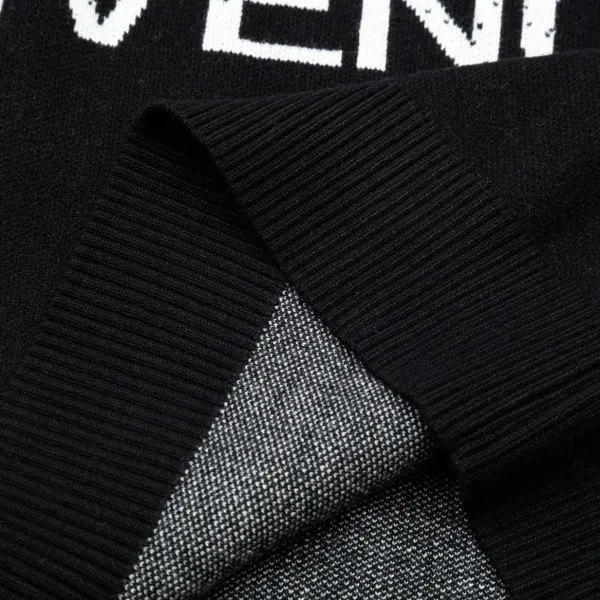 【GIVENCHY  公式旗艦店】ジバンシー  セーター好評に付き再入荷！ 240930